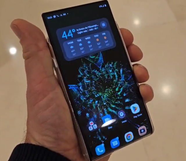 MWC 2023最新亮相八款手机 有一款可卷曲-健康码个人轨迹查询