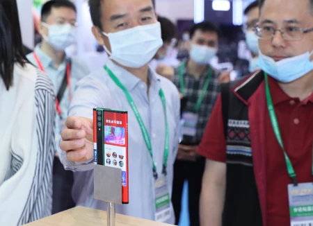 折叠屏手机即将密集上市，苹果华为三星小米都要出新款啦！-折叠屏概念手机