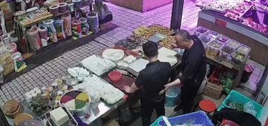 柳州一菜市场摊主被贴膏药后瞬间晕倒2小时才恢复意识？警方介入（卖膏药的广告怎么写）