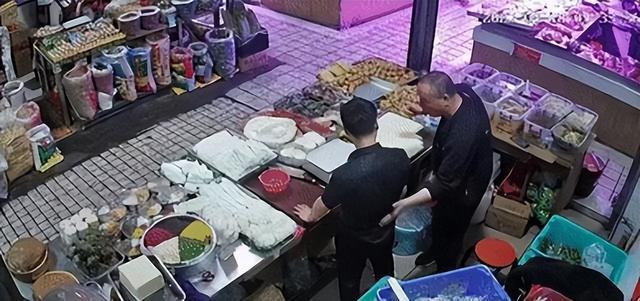 官方通报摊主被陌生人贴膏药后晕倒，膏药无致人昏迷的药物成分（为什么别人贴膏药发热,我切贴着冰凉的?）