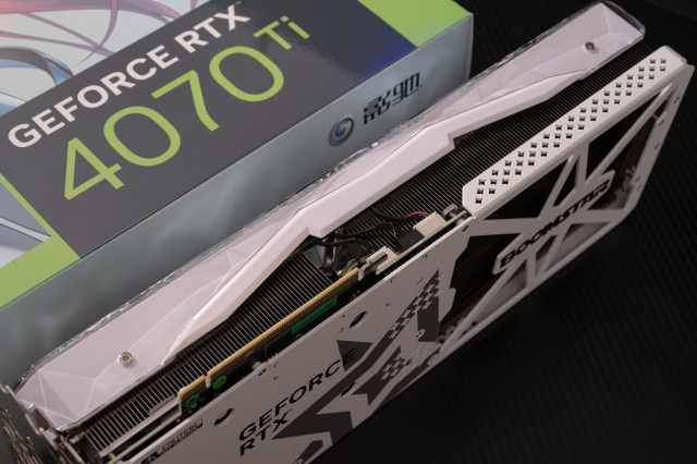 比RTX 3090 Ti便宜，还比RTX 3090 Ti能打！影驰 GeForce RTX 4070 Ti 星曜 OC显卡评测