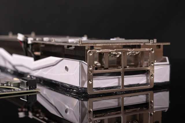 比RTX 3090 Ti便宜，还比RTX 3090 Ti能打！影驰 GeForce RTX 4070 Ti 星曜 OC显卡评测