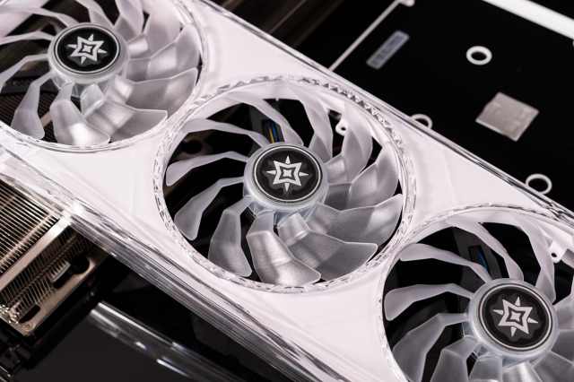 比RTX 3090 Ti便宜，还比RTX 3090 Ti能打！影驰 GeForce RTX 4070 Ti 星曜 OC显卡评测