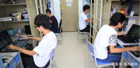 学校让孩子配4K屏的笔记本，家长没一万块搞不定？我给出2个方案-笔记本需要4k对齐吗手机
