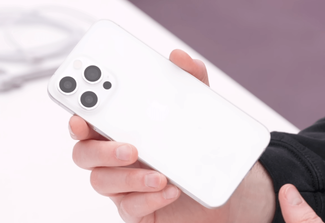 iPhone15ProMax机模上手 | 华为做小尺寸平板？-iphone12promax参数