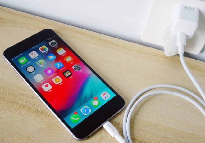 充电时充电头发热，需要警惕“第三阶段”！-充电头发热很烫 什么原因造成的