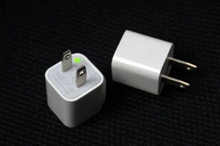 充电头发烫是什么原因？-夏天充电头发烫是什么原因