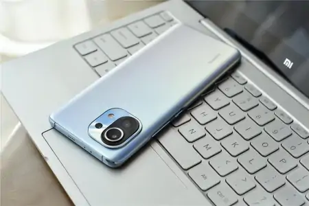 手机不是越贵越好，目前这四款旧旗舰机值得买，配置出色价格不贵-哪些旧旗舰手机值得买