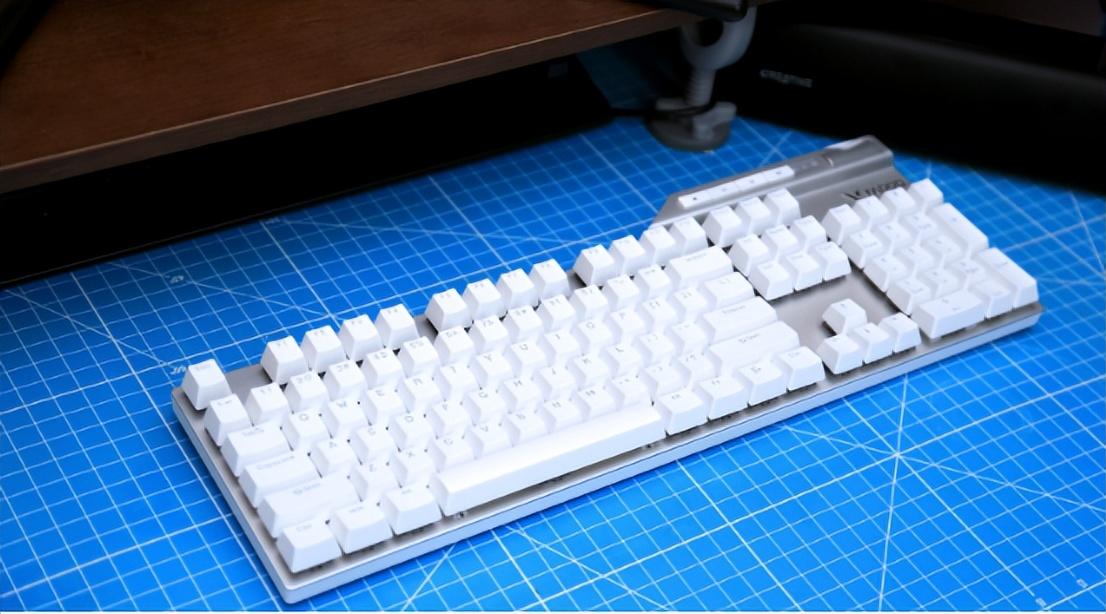 你的键盘由你定，全尺寸RGB热插拔入手分享-热插拔键盘套件需要焊接吗