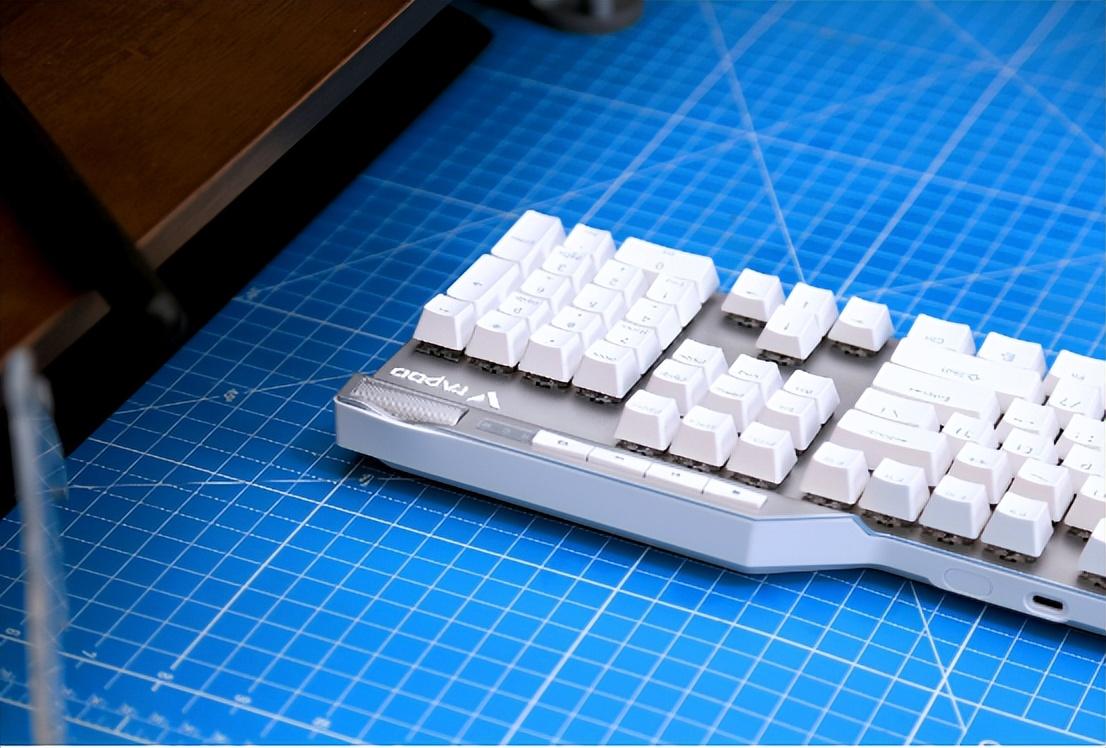 你的键盘由你定，全尺寸RGB热插拔入手分享-热插拔键盘套件需要焊接吗