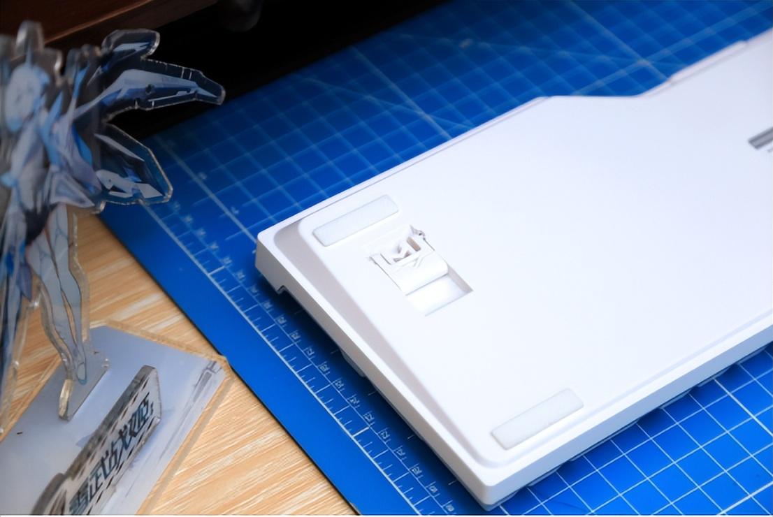 你的键盘由你定，全尺寸RGB热插拔入手分享-热插拔键盘套件需要焊接吗