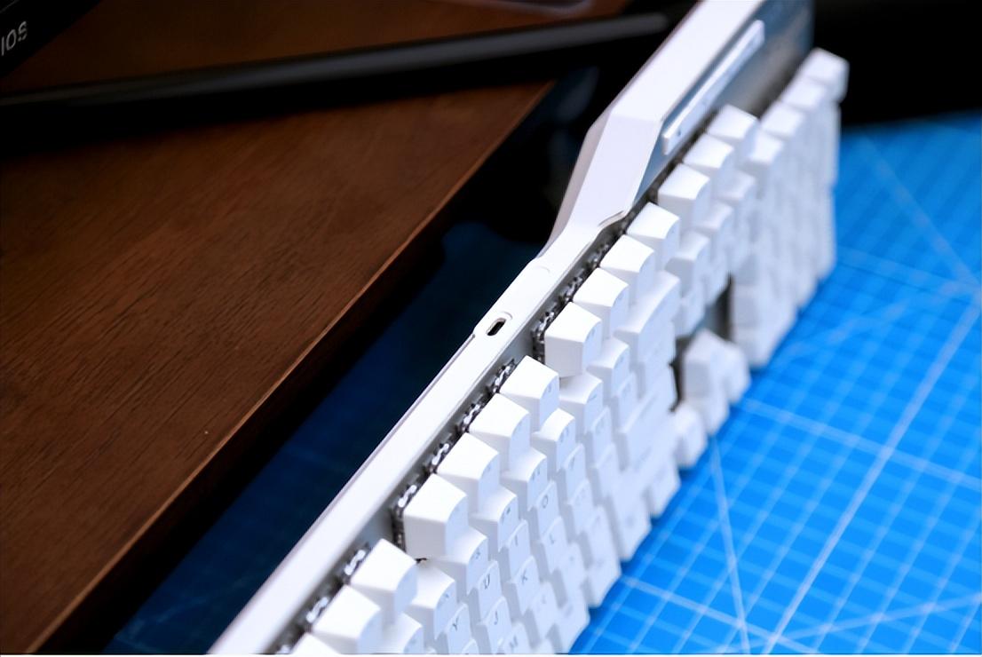 你的键盘由你定，全尺寸RGB热插拔入手分享-热插拔键盘套件需要焊接吗