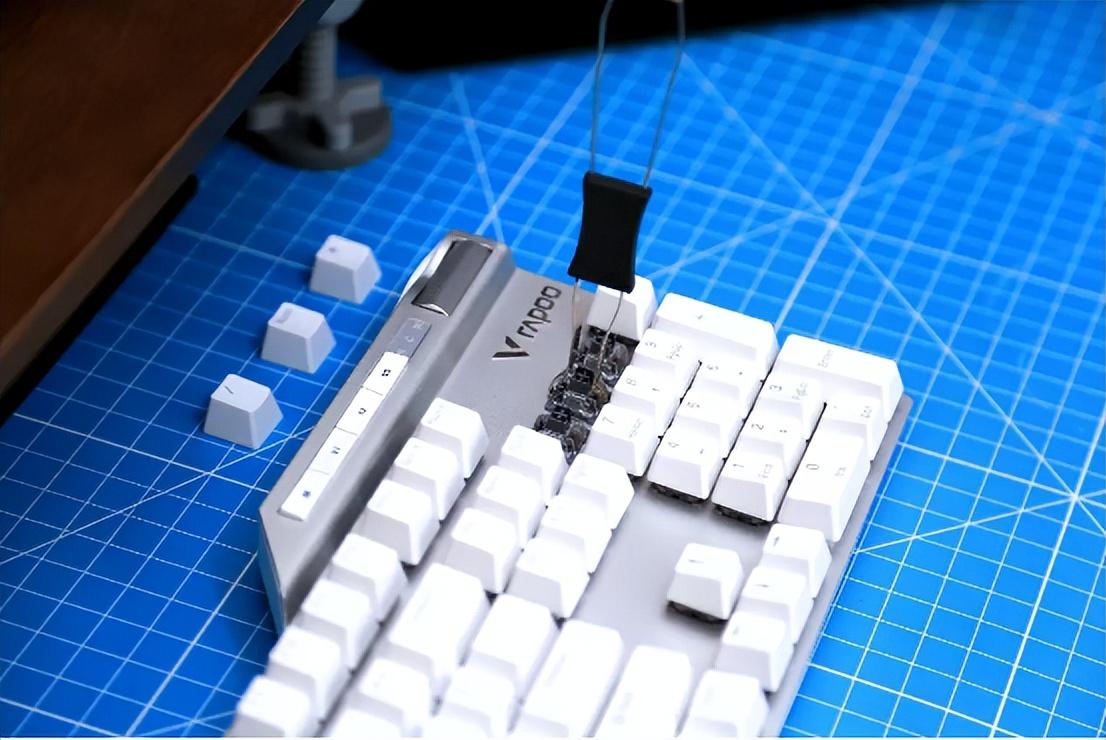 你的键盘由你定，全尺寸RGB热插拔入手分享-热插拔键盘套件需要焊接吗