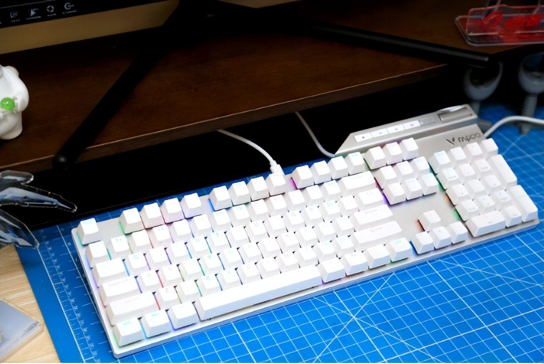 你的键盘由你定，全尺寸RGB热插拔入手分享-热插拔键盘套件需要焊接吗