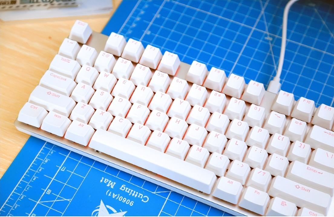 你的键盘由你定，全尺寸RGB热插拔入手分享-热插拔键盘套件需要焊接吗