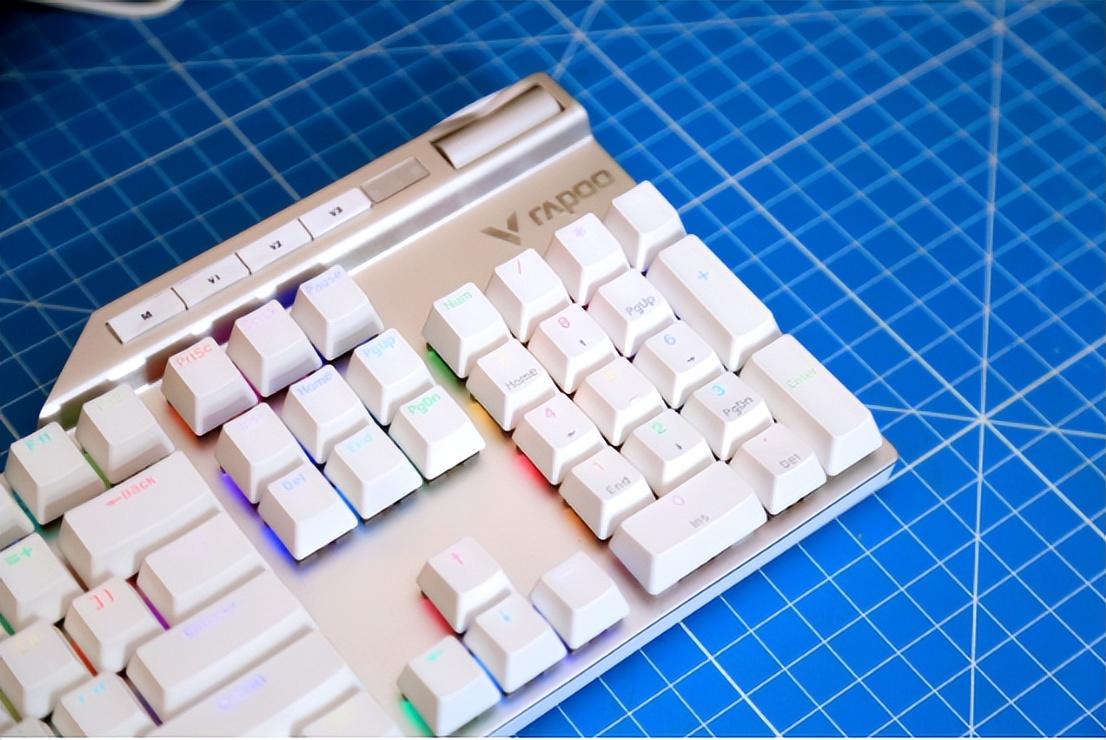 你的键盘由你定，全尺寸RGB热插拔入手分享-热插拔键盘套件需要焊接吗