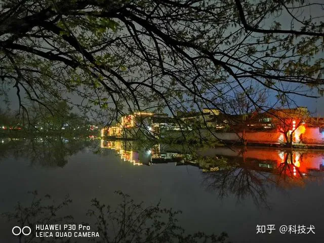 95后使用手机品牌的前三名分别是苹果、荣耀和华为-90后用的手机图片