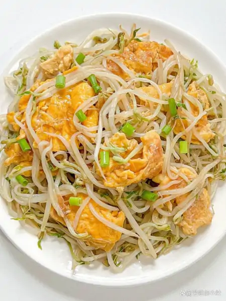 绿豆芽炒鸡蛋的简单做法-绿豆芽鸡蛋炒饭