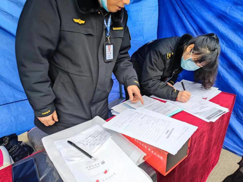 抽中品牌平板电脑？打着“抽奖”的幌子卖“三无产品”市场监管部门：扣押立案-抽奖平板骗局