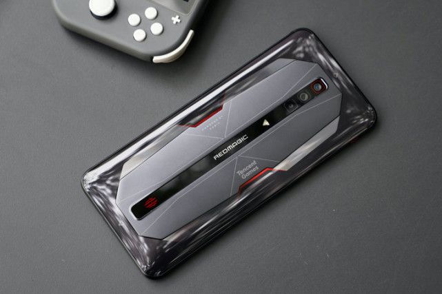 买手机不要盲目跟风，目前这 10 款手机性价比比较高