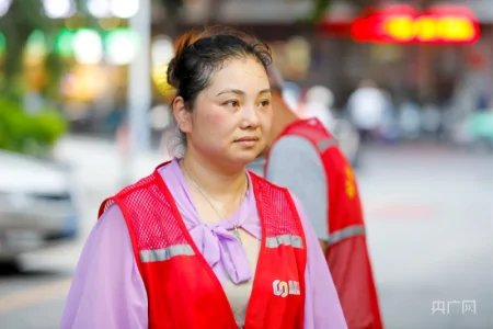 高温下的基层工作者：垃圾分类管理员守护绿色榕城-垃圾分类的工作人员叫什么