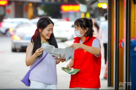 高温下的基层工作者：垃圾分类管理员守护绿色榕城-垃圾分类的工作人员叫什么