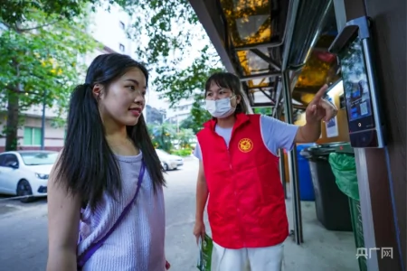 高温下的基层工作者：垃圾分类管理员守护绿色榕城-垃圾分类的工作人员叫什么
