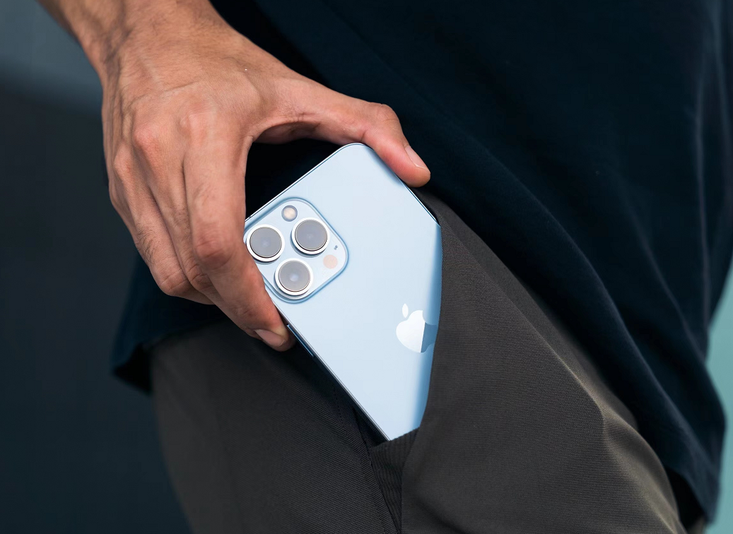 为什么内行人建议买iPhone13Pro而不是13ProMax？3个理由让人服气-买苹果13pro还是13pro max