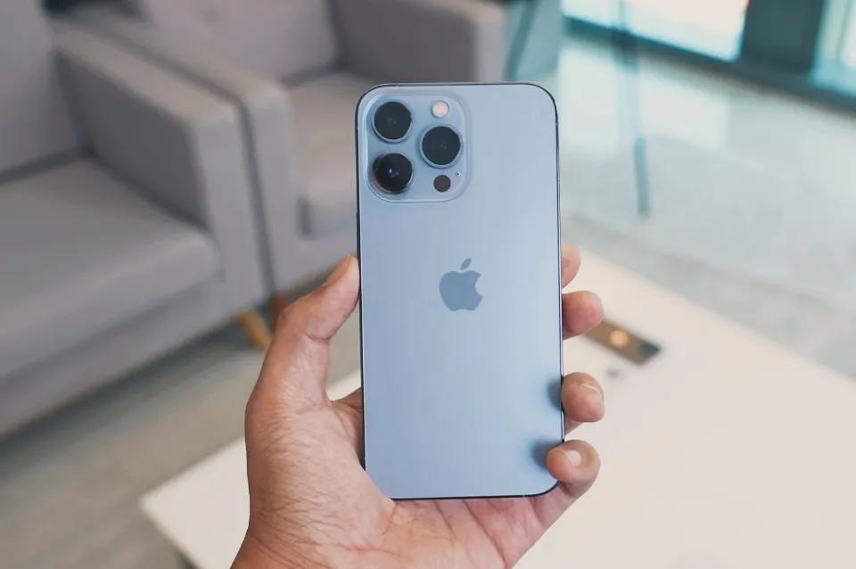 终于知道为什么今年最值得买的iPhone不是13或者Max，而是13Pro了-今年苹果手机价格为什么这么低