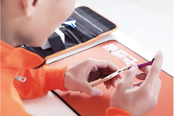 苹果6s后置摄像头黑屏如何解决？赶紧跟换屏哥来看一看-苹果6sp后置摄像头黑屏闪光灯不亮