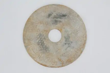 浙江大妈有一个祖传的和田玉璧，有人出价300万，大妈却死活不卖-和田玉玉璧