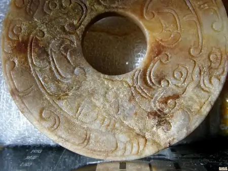 浙江大妈有一个祖传的和田玉璧，有人出价300万，大妈却死活不卖-和田玉玉璧