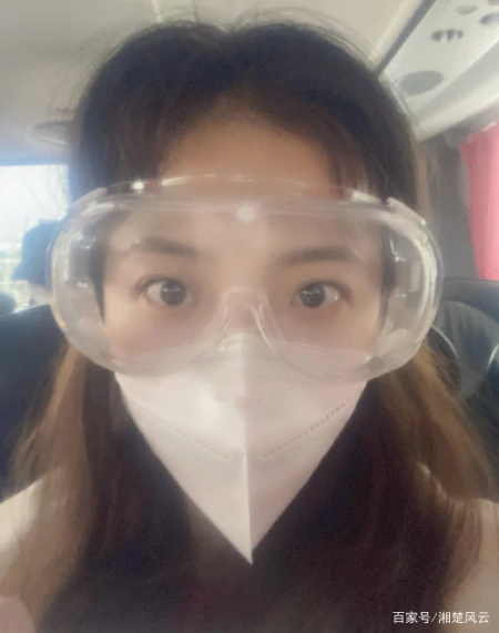 女排回国郎导记录行程很不舍，丁霞让大家辨腿识人，一张图露玄机-女排人员丁霞