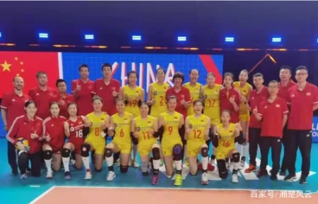 女排回国郎导记录行程很不舍，丁霞让大家辨腿识人，一张图露玄机-女排人员丁霞