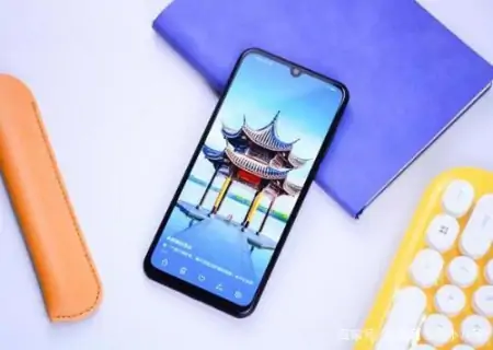 2020年1400元左右的手机，这2款就差100块，你选哪款？-1400元最好的手机