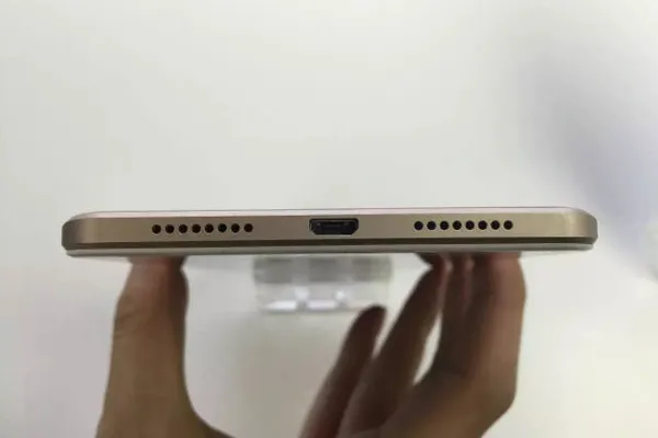 小米MAX开箱简评，比脸还大的手机值不值得买？-小米max是多少寸的