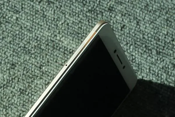 小米MAX开箱简评，比脸还大的手机值不值得买？-小米max是多少寸的