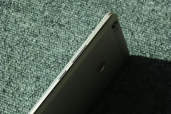 小米MAX开箱简评，比脸还大的手机值不值得买？-小米max是多少寸的