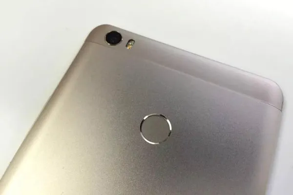 小米MAX开箱简评，比脸还大的手机值不值得买？-小米max是多少寸的