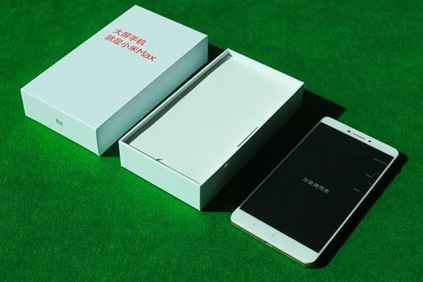 小米MAX开箱简评，比脸还大的手机值不值得买？-小米max是多少寸的