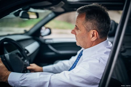 为什么老司机都建议尽量不买SUV车呢？-买车为什么不买顶配车