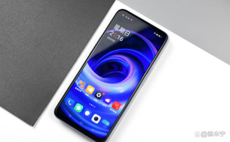 2000元左右选什么手机？4款高性价比手机你值得拥有-2000元左右最好的手机推荐哪款