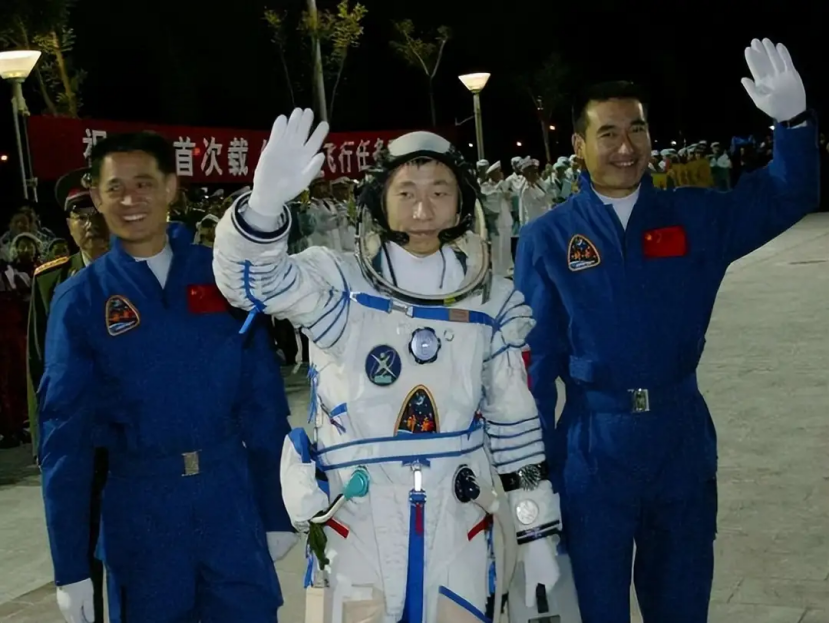 神舟五号飞天，遭遇濒死26秒，杨利伟一度哽咽，以为自己要牺牲了-神舟五号载人航天飞行