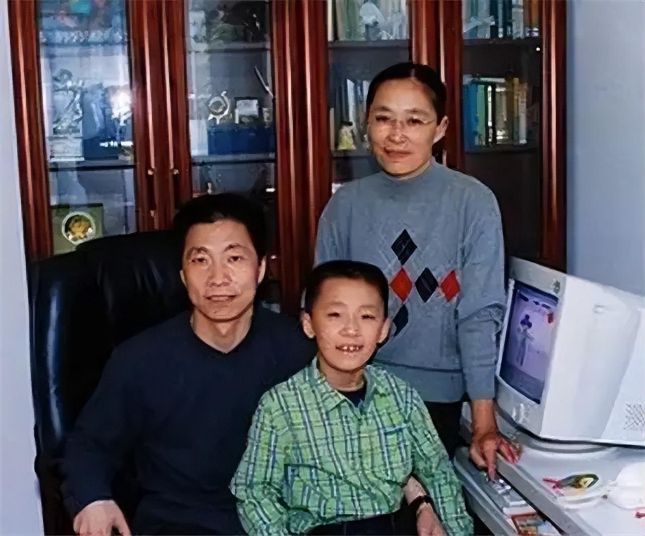 神舟五号飞天，遭遇濒死26秒，杨利伟一度哽咽，以为自己要牺牲了-神舟五号载人航天飞行