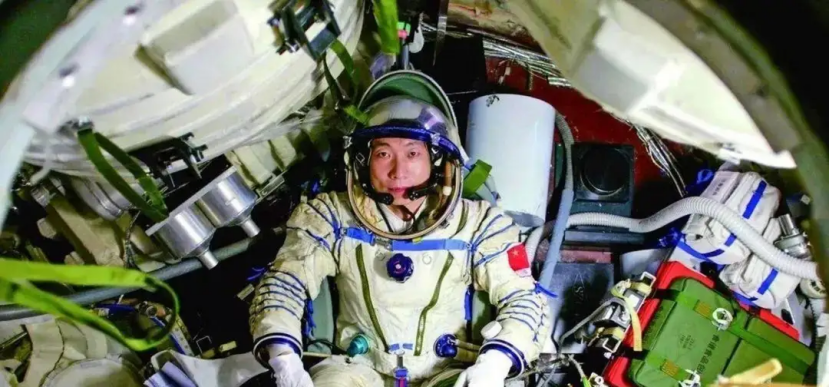 神舟五号飞天，遭遇濒死26秒，杨利伟一度哽咽，以为自己要牺牲了-神舟五号载人航天飞行