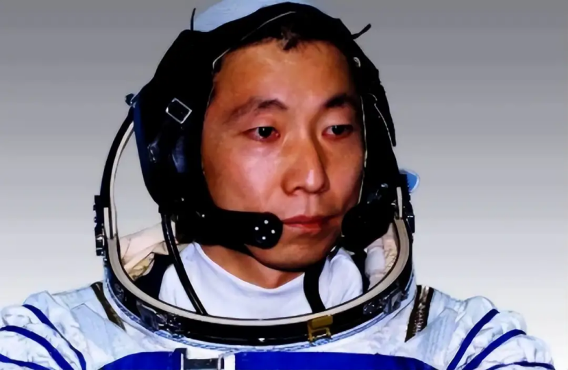 神舟五号飞天，遭遇濒死26秒，杨利伟一度哽咽，以为自己要牺牲了-神舟五号载人航天飞行