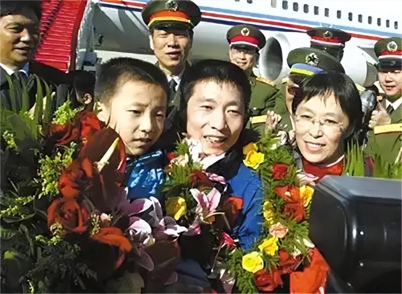 神舟五号飞天，遭遇濒死26秒，杨利伟一度哽咽，以为自己要牺牲了-神舟五号载人航天飞行