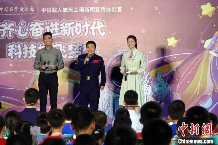 中国科技馆举办“思政课” 杨利伟叶光富与青少年互动交流-中国科技馆副馆长 钱岩简历