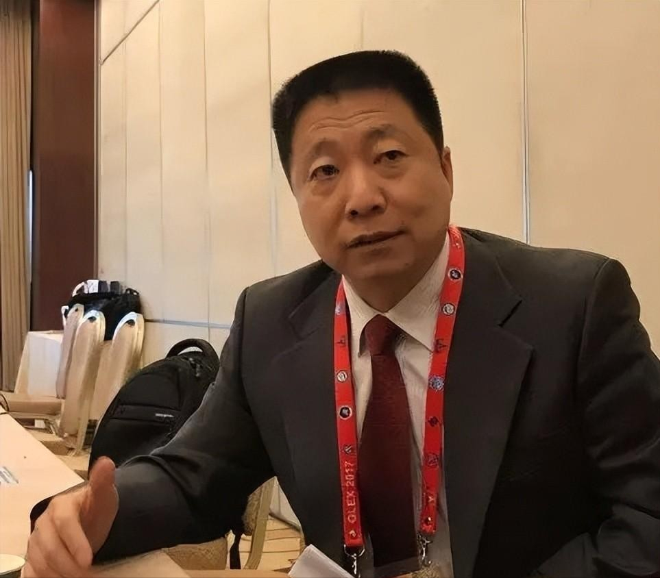 中国第一位飞天航天员——杨利伟，成功的背后，是妻子默默的陪伴-中国航天第一人杨利伟简介