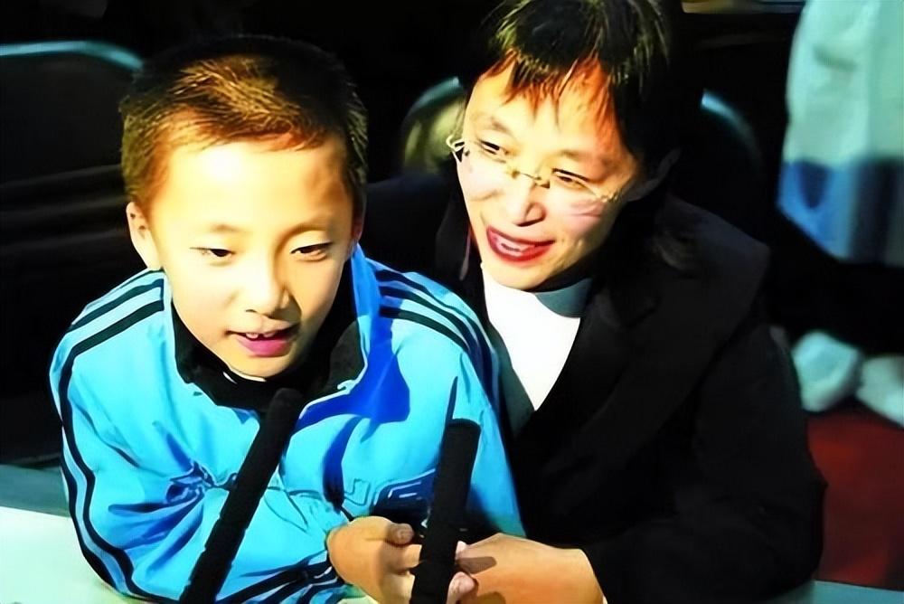 中国第一位飞天航天员——杨利伟，成功的背后，是妻子默默的陪伴-中国航天第一人杨利伟简介